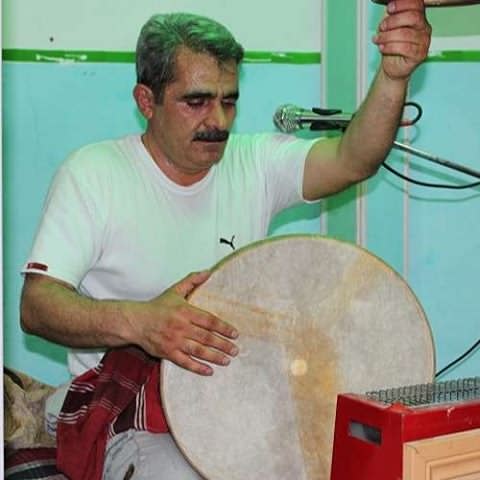 دانلود آهنگ باز دوباره تک و تنها خارج از نگاه دنیا چشامو میبندم آقا