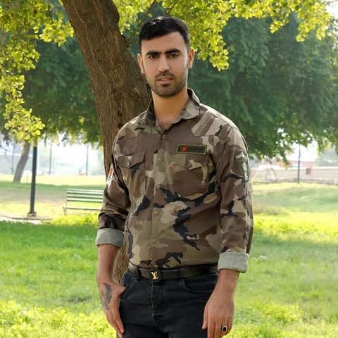 دانلود آهنگ عتیقه یعنی تیها یه نفر قبلیه یعنی میها یه نفر وحید طاهری