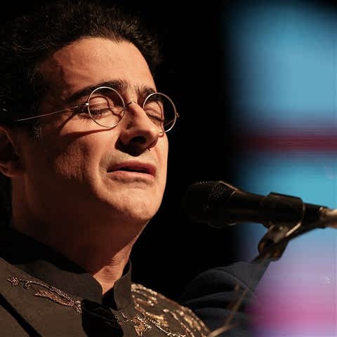 دانلود آهنگ کوچه های شهر پر ولگرده دل پر درده همایون شجریان