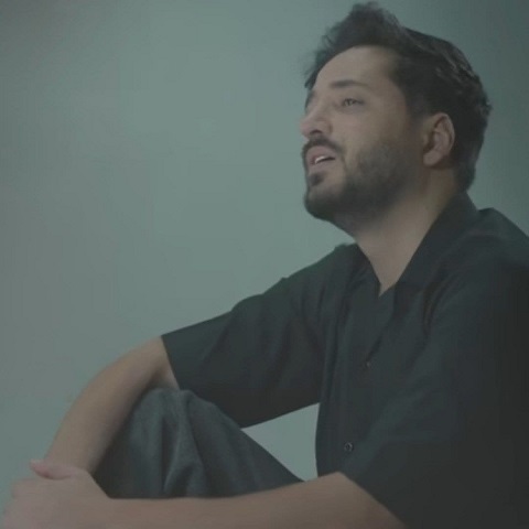 دانلود آهنگ زانوی غم میگیرم بغلم بغلم میکنی مجتبی دربیدی