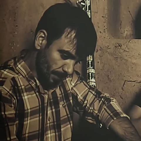 دانلود آهنگ بحث من از مردم دنیا جداست من شبم پر غصه و درد و بلاست