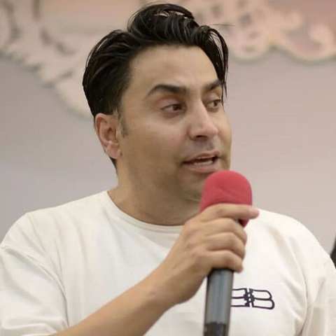 دانلود آهنگ هر کس به طریقی دل ما میشکند محمد امین غلامیاری