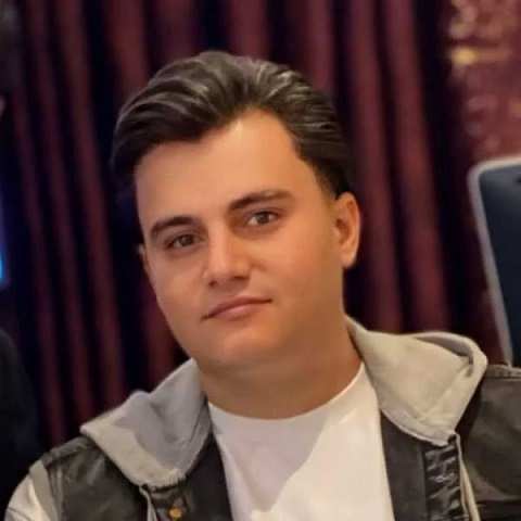 دانلود آهنگ عکسای یادگاریمونو ورق بزن رامین کرمی