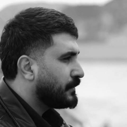 دانلود آهنگ سی نیای سر وم زنی نا بم نمنده از محمد بابادی
