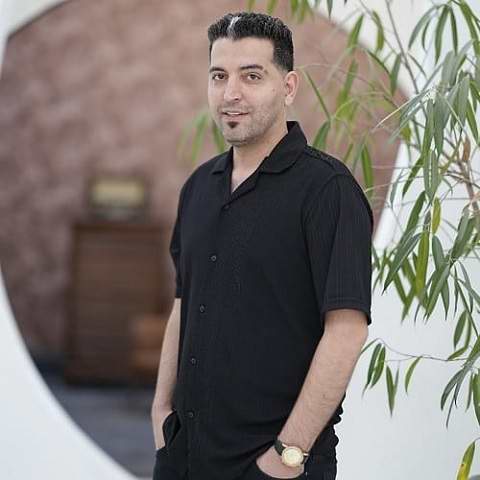 دانلود آهنگ ذهنم آشوبه افسرده حادم غرق سکوت و داد و فریادم از پارسا محمدی